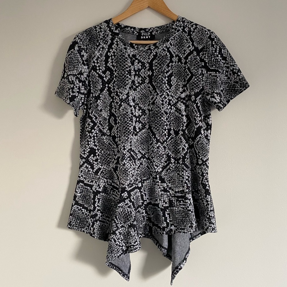 DKNY Short Sleeved Knit Snake Print Top